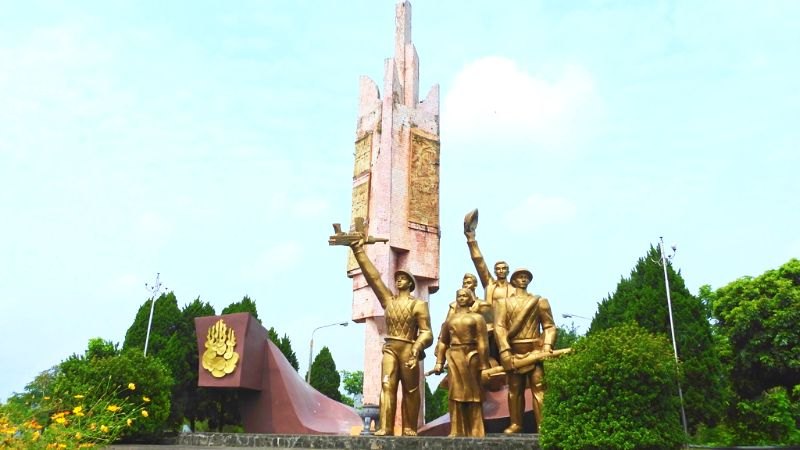 Tượng đài Chiến thắng Sông Lô 1947 Đoan Hùng